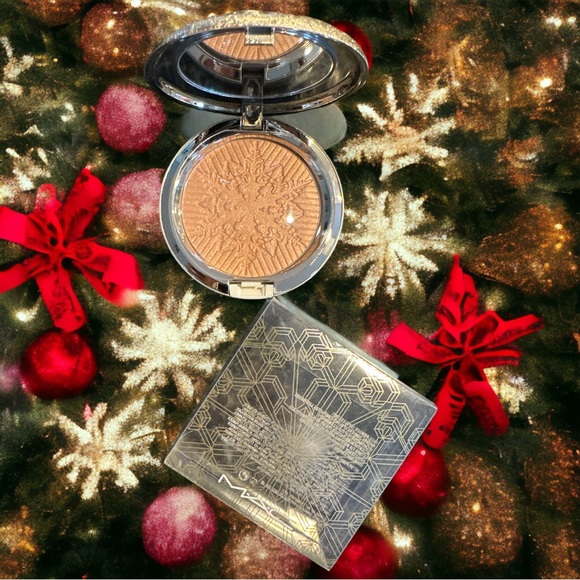 NEW MAC Limited Edition Holiday Gift Set - Picture 3 of 6